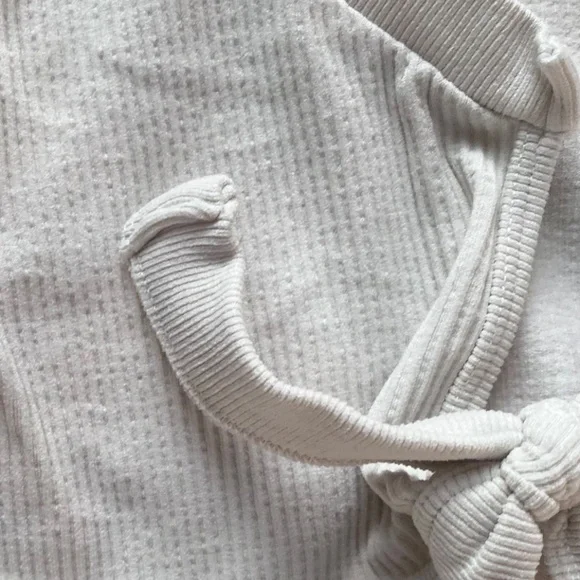 white ribbed cropped front tie Urban outfitters top - Picture 3 of 9